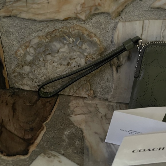 NEW COACH Corner Zip Wristlet - Picture 3 of 5